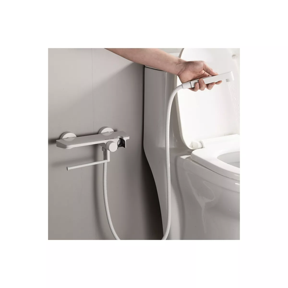 СМЕСИТЕЛ СТЕНЕН ЗА БИДЕ СЪС СЛУШАЛКА