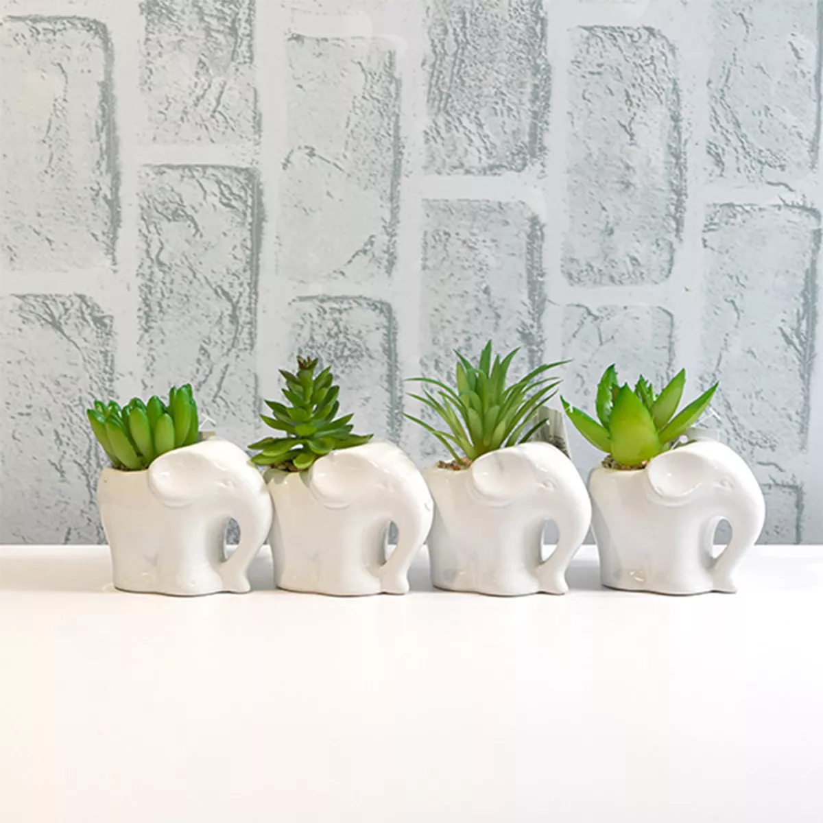 ИКЕБАНА В КЕРАМИЧНА САКСИЯ - И02-13603/1