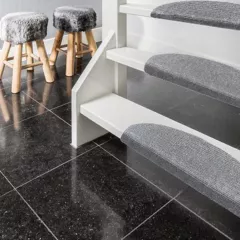 ПОСТЕЛКА ЗА СТЪЛБИ РИВА СИВО 25*65_1